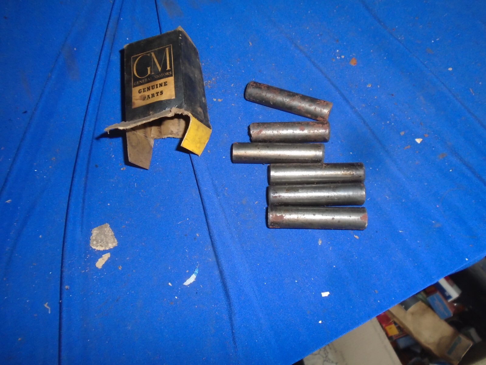 53-55 CORVETTE 41-61 CHEVY NOS 6 CYL. EXH. GUIDES 3688761 ORIGINAL GM