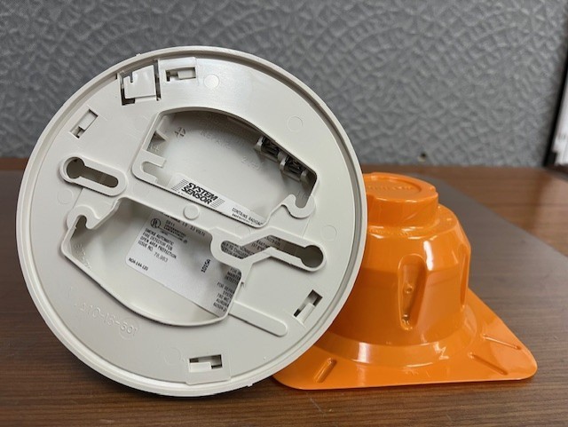 System Sensor 1400 Smoke detector; NOS New in open box