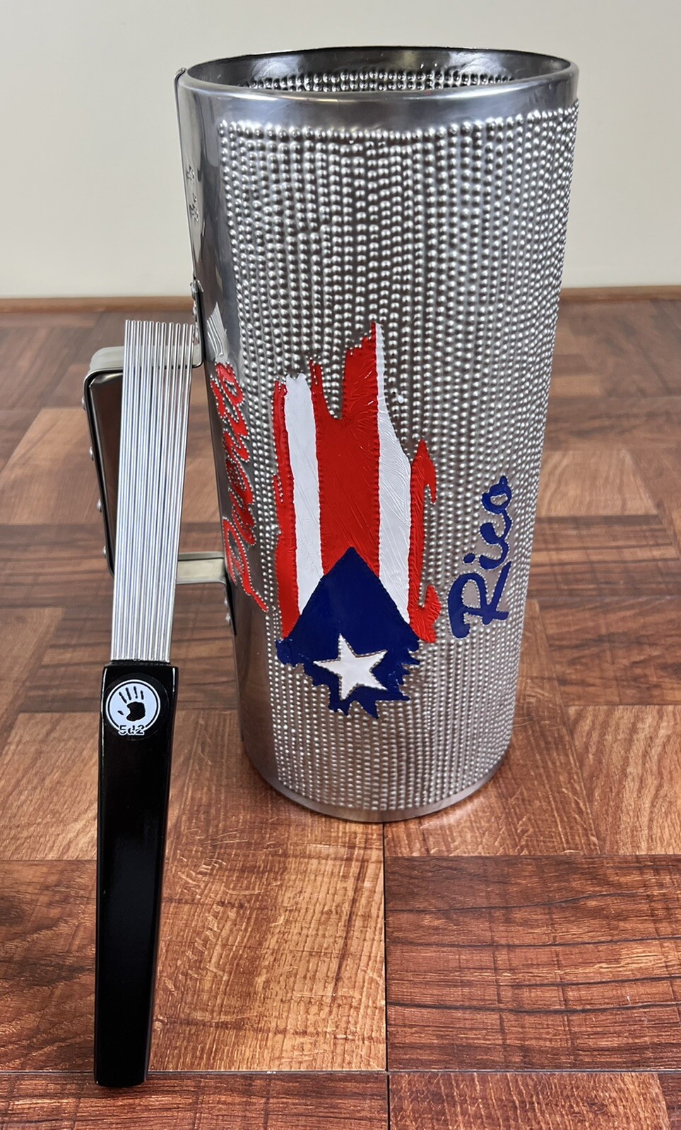 Guira Professional 18” X 13”, DAGO Guira, Bandera Puerto Rico, Gancho Incluid0.