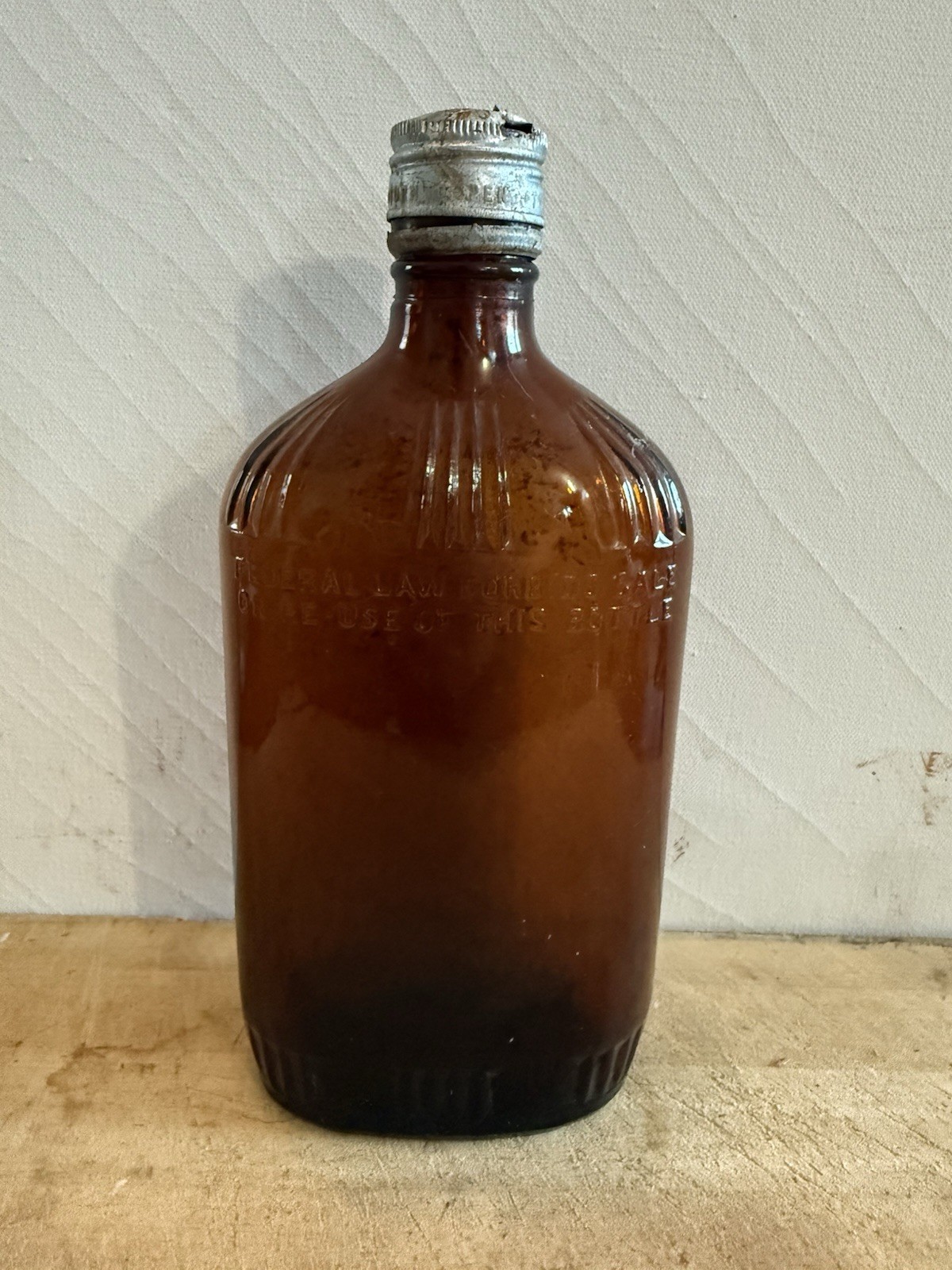 Amber Brown One Pint Flask Bottle Late 1940s Owens-Illinois bottle Screw Top