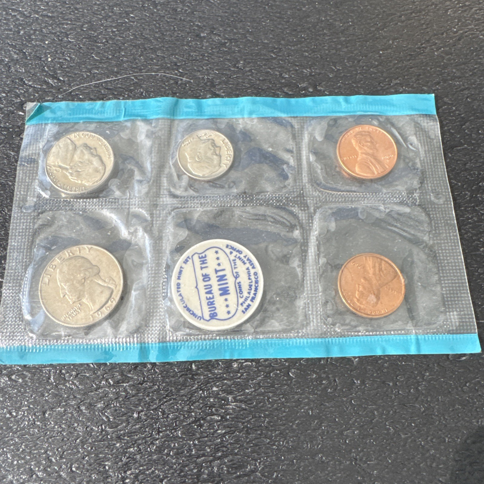 1969 P  BU Set Coins 1C 1C 5C 10C 25C in Mint Cellophane With Envelope