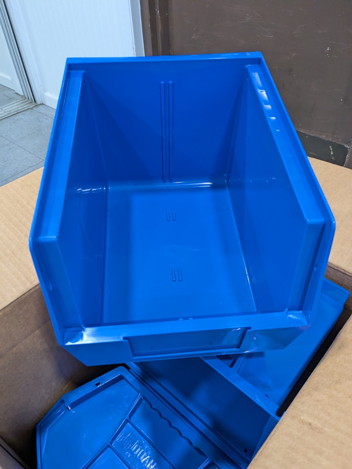 Quantum Heavy Duty Stacking Bins 10 3/4in. x 8 3/4in. x 7in Case of 6 QUS239BLCS
