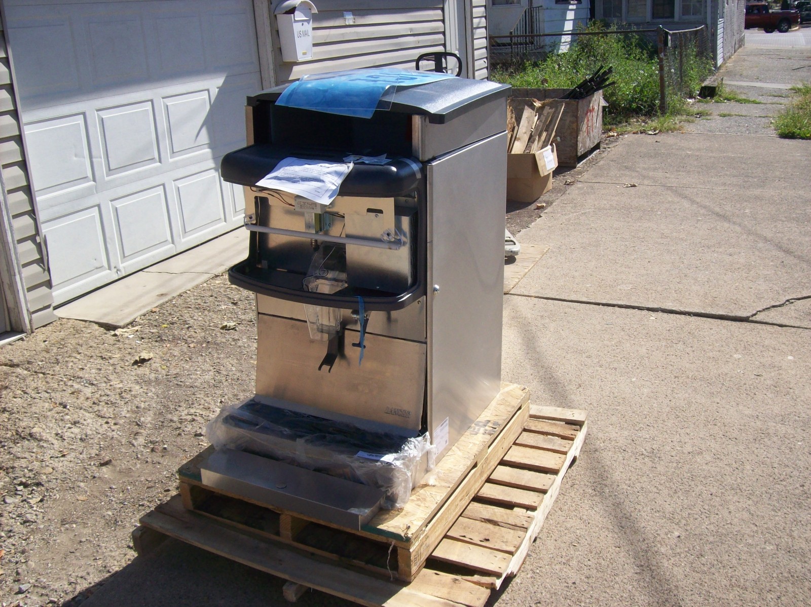 Lancer 85-4420N Ice and Water Dispenser with very light damage