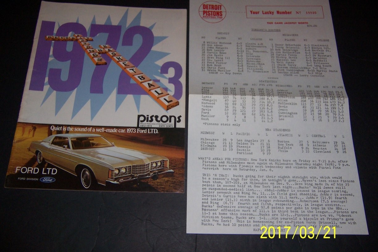 1972 DETROIT Pistons vs MILWAUKEE BUCKS Program BOB LANIER Stu LANTZ Dave BING