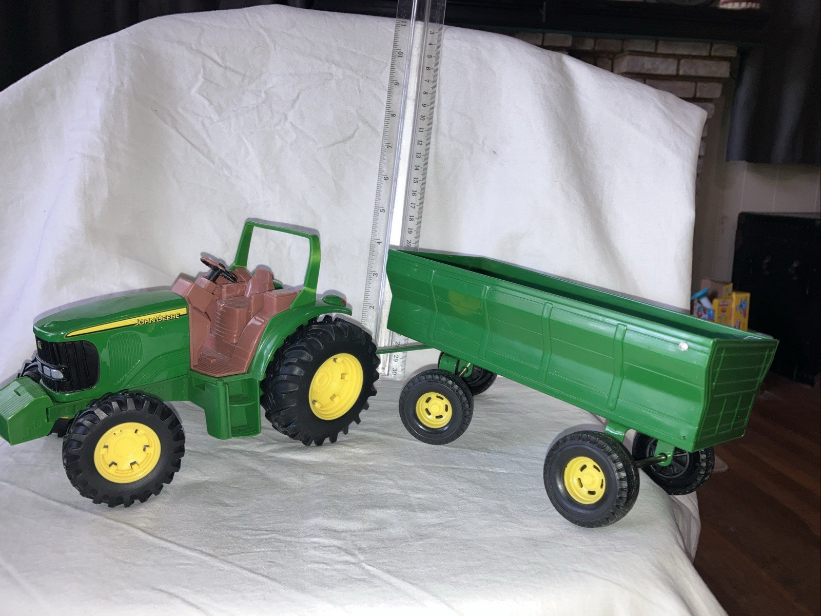 John Deere ERTL Diecast & Plastic Toy Tractor with Dump Trailer Farm Toys