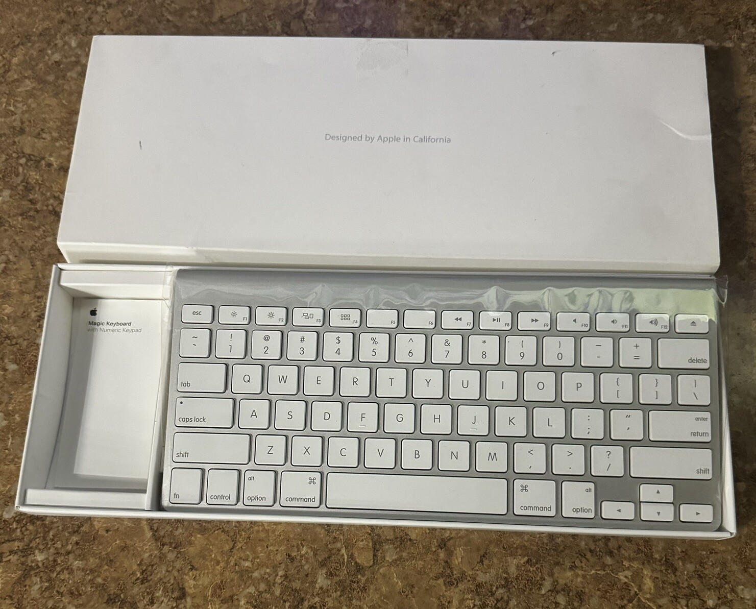 Apple Magic Keyboard Battery Operated Wireless Bluetooth Tested Working