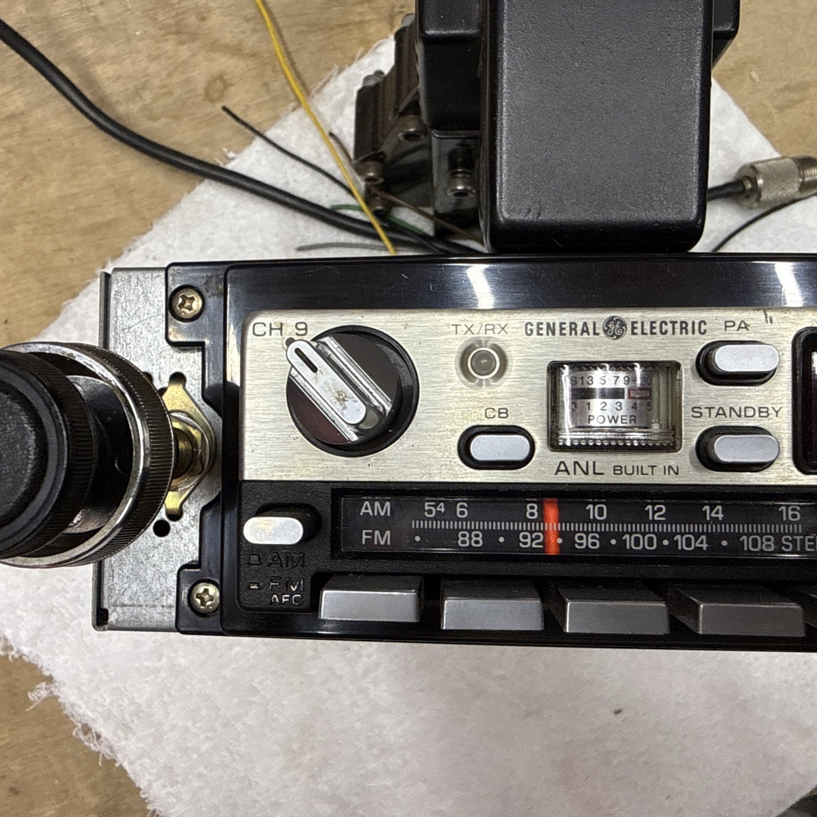 General Electric Citizen Band Transceiver Model No. 3- 5830A