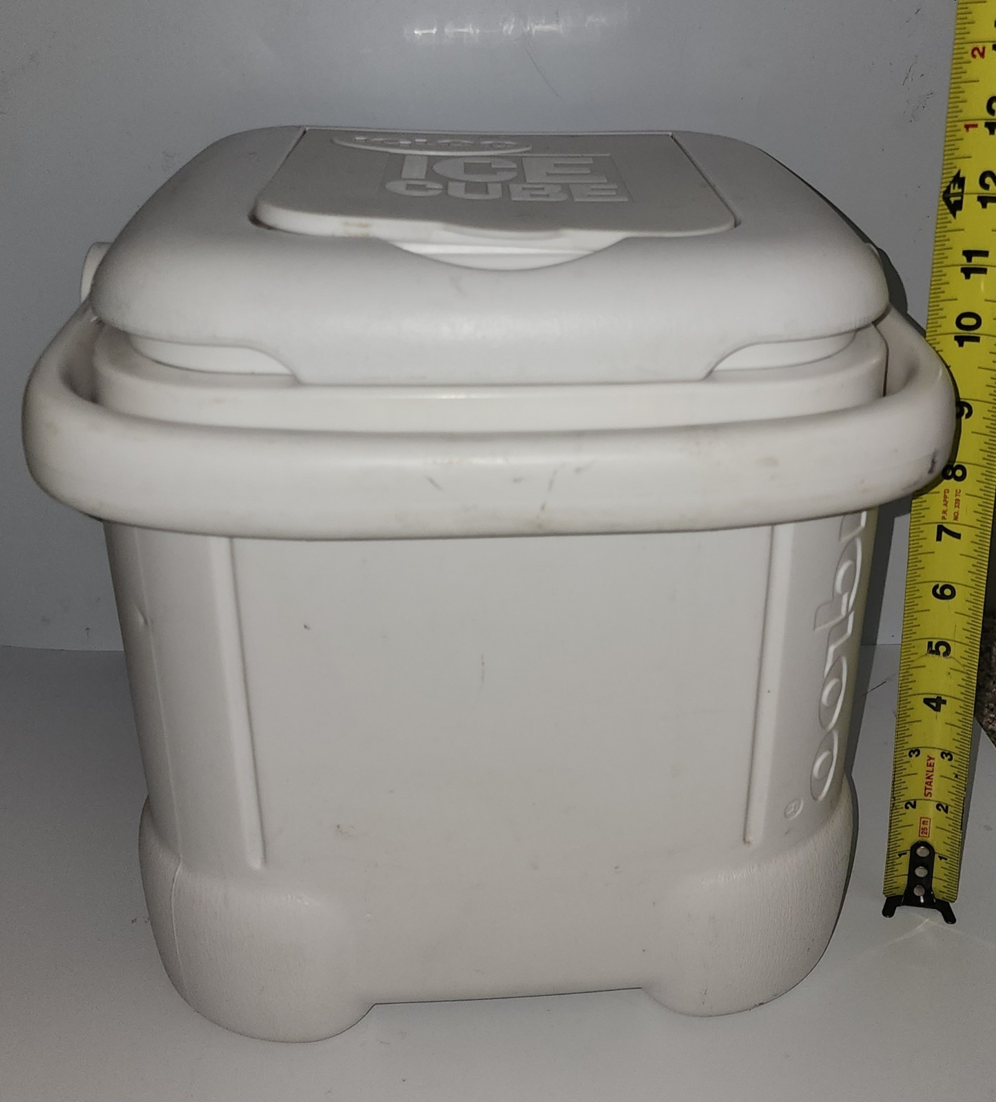 Igloo Ice Cube 12 Quart 14 Can Plastic Cooler With Top Compartment and Handle