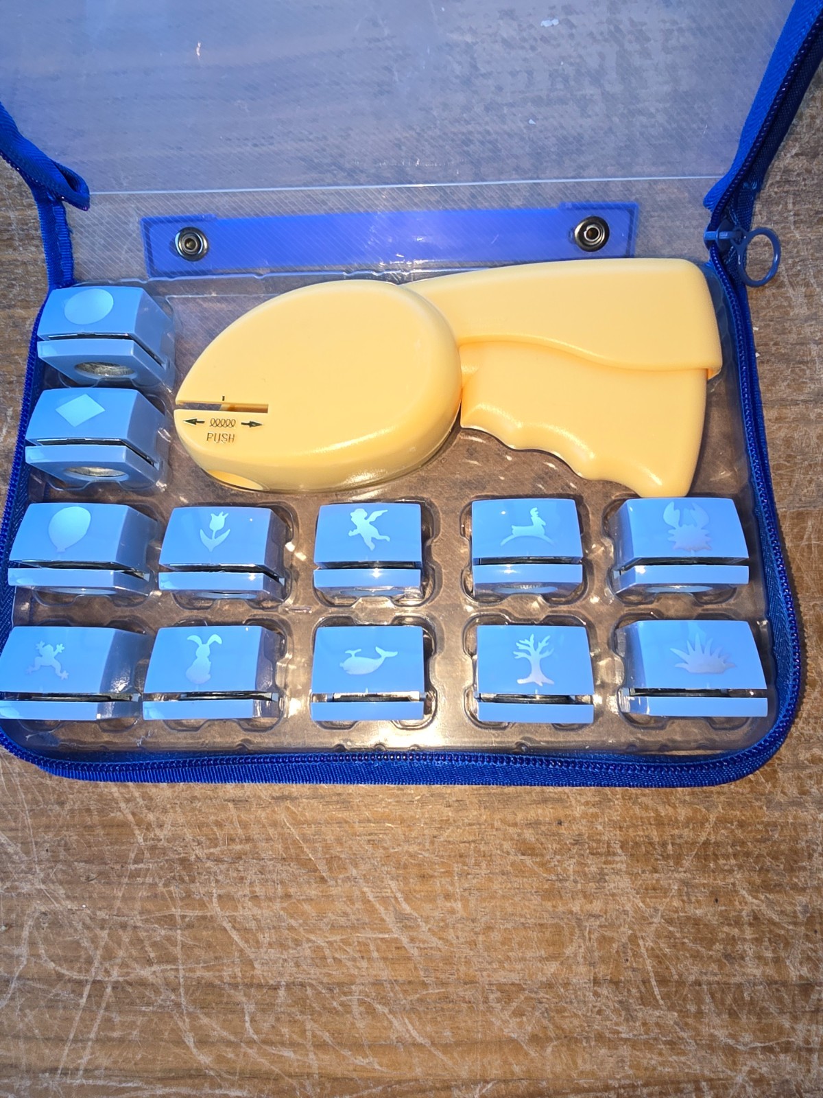 Creating Keepsakes SCRAPBOOK Paper Punch Set- 12 Cartridges + Gun in Zipper Case