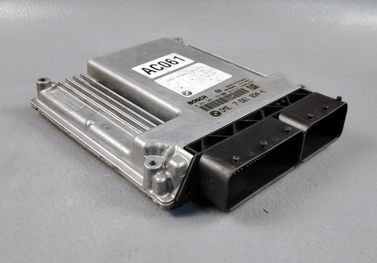 BMW E90 320i ENGINE CONTROL UNIT ECU MODULE DME 7561834 0261201159