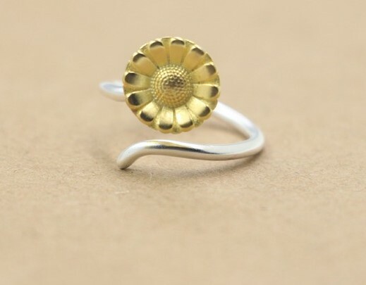 Gold daisy toe ring-SALE CLEARANCE