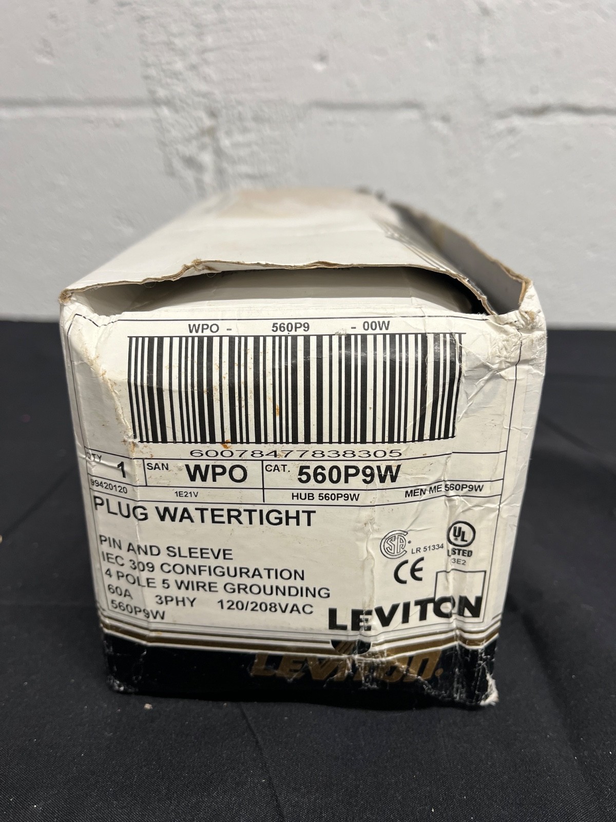 LEVITON 560P9W 120/208v 60A plug
