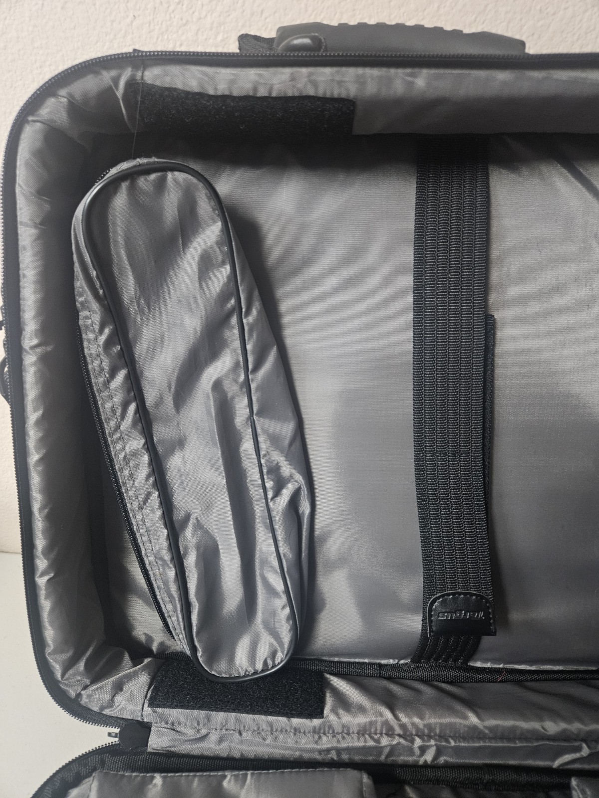 Targus CPT401DUS 17" Deluxe Laptop Case Computer Bag Dome System