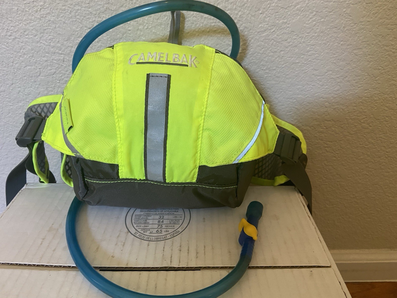 Camelbak Flashflo Neon Yellow Hydration Fanny Pack w/ 1.5 L Bladder