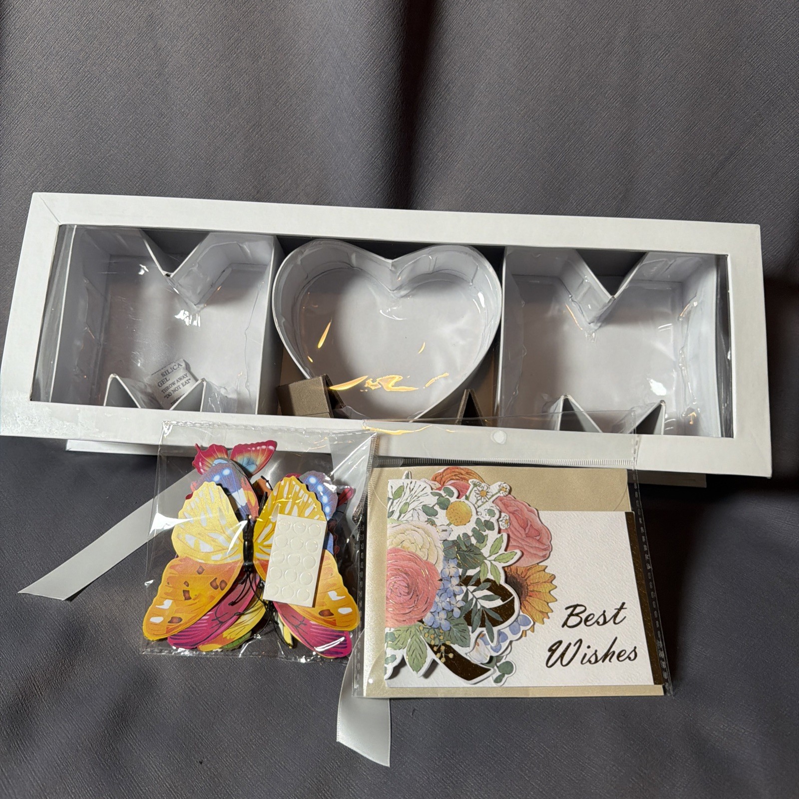 1 White MOM Letter Shaped Fillable Flower Box Plastic Liner