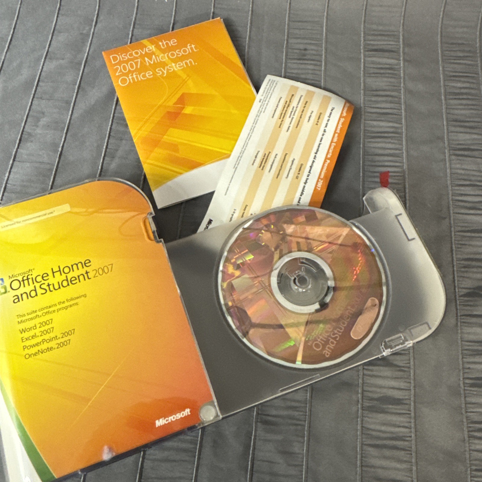 MICROSOFT OFFICE HOME AND STUDENT 2007 SOFTWARE W/ KEY