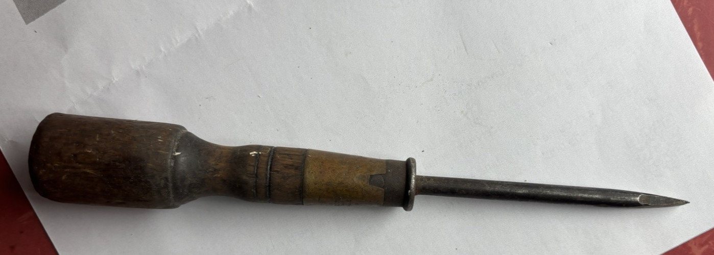 WINCHESTER TRADEMARK MADE IN USA 8' SCREW DRIVER WOOD HANDLE GOOD CONDITION NICE