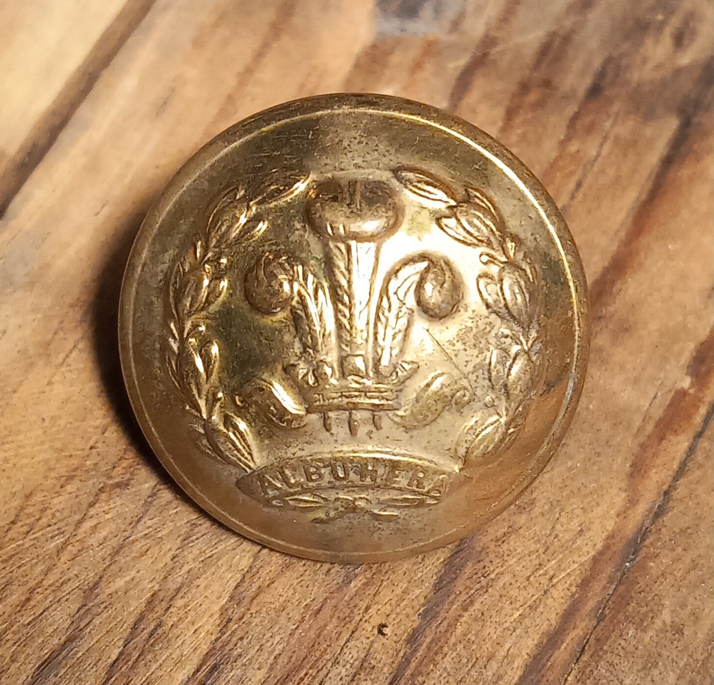 Genuine British Army Middlesex Regiment 25mm Button- Pitt & Co.