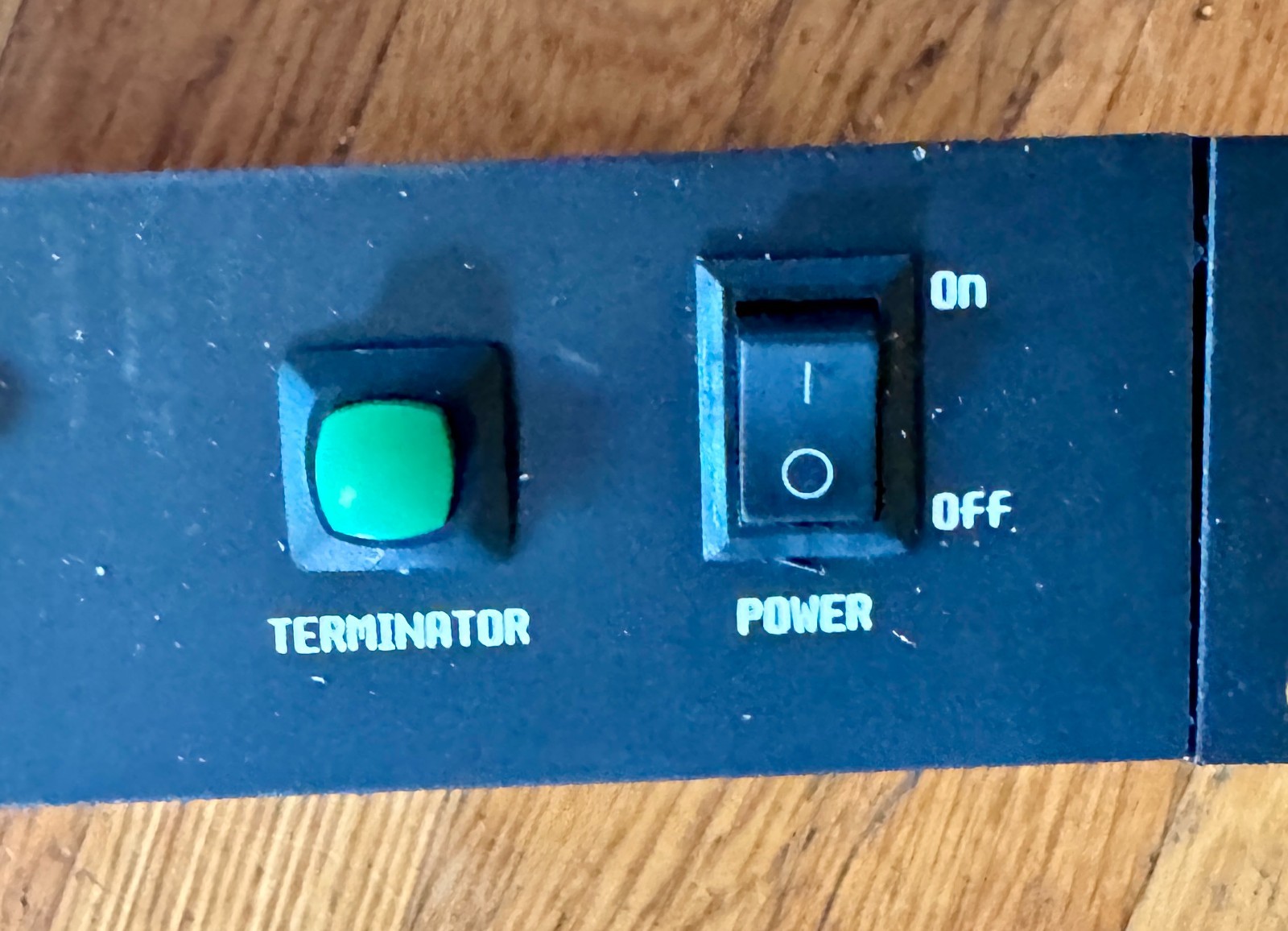 512 DMX 8-port splitter.