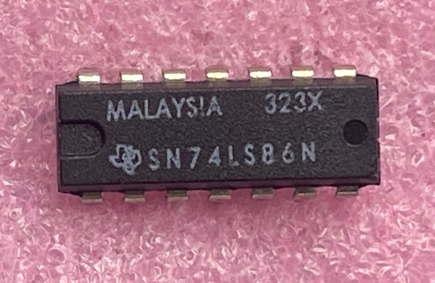 Texas Instruments SN74LS86N quadruple 2-input Exclusive-OR Integrated Circuit