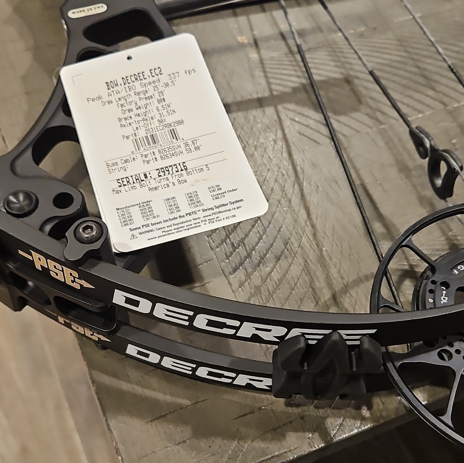 PSE Decree EC2 Right Hand Compound Bow 80 lb 25-30.5in Draw 31.5in Black
