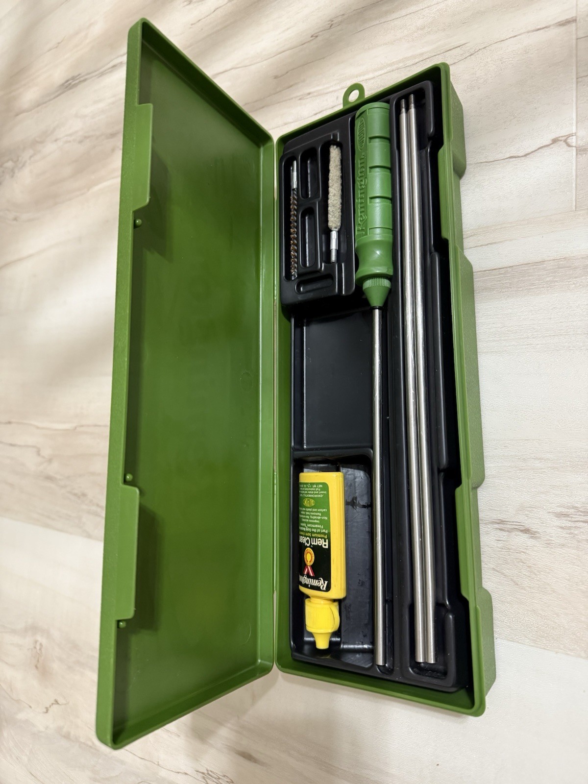Remington Gun Cleaning Kit. Rifle & Handgun 25 Cal / Shotgun Cleaning Kit
