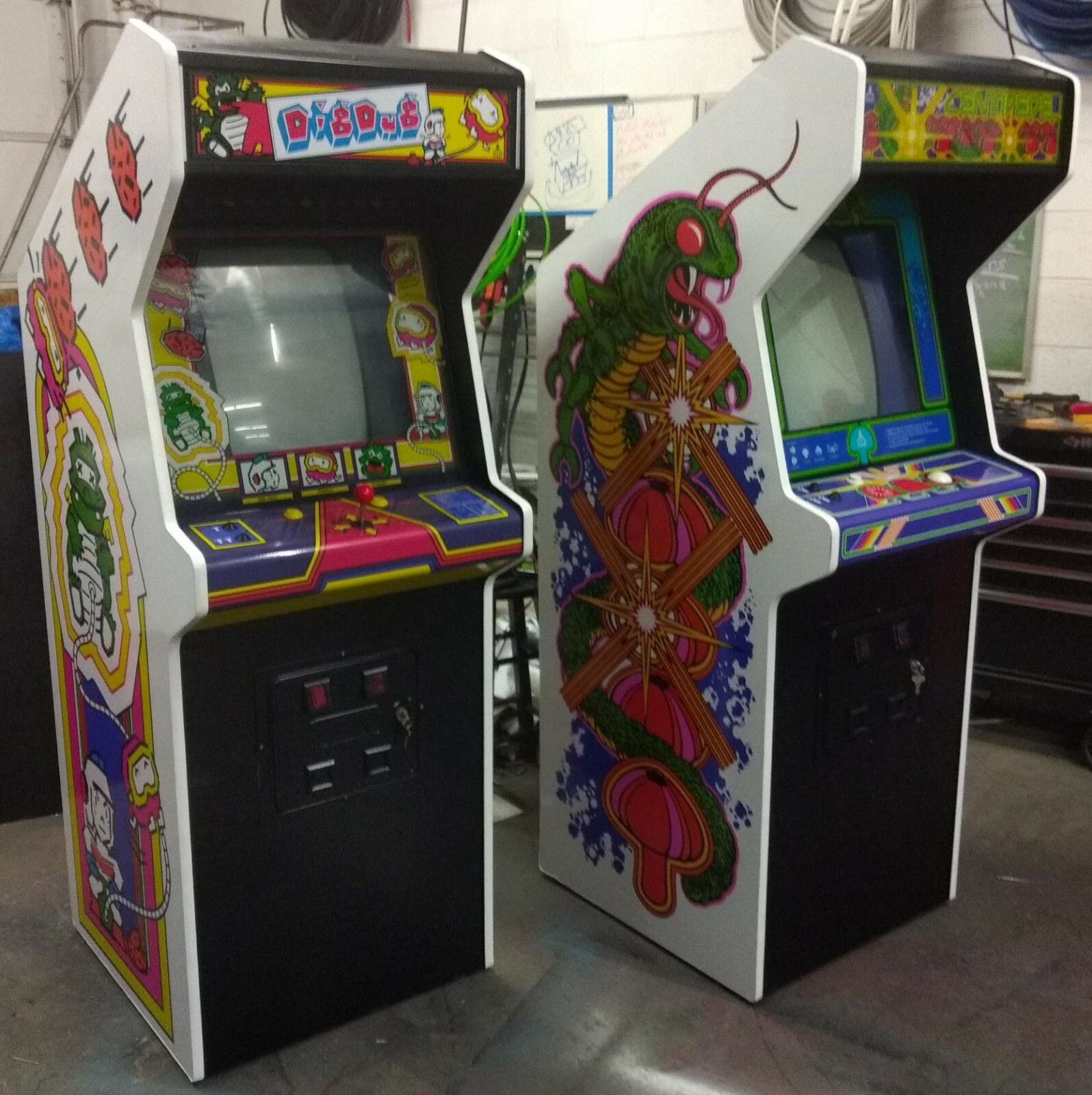 CENTIPEDE ARCADE MACHINE by ATARI (Excellent Condition) *RARE*