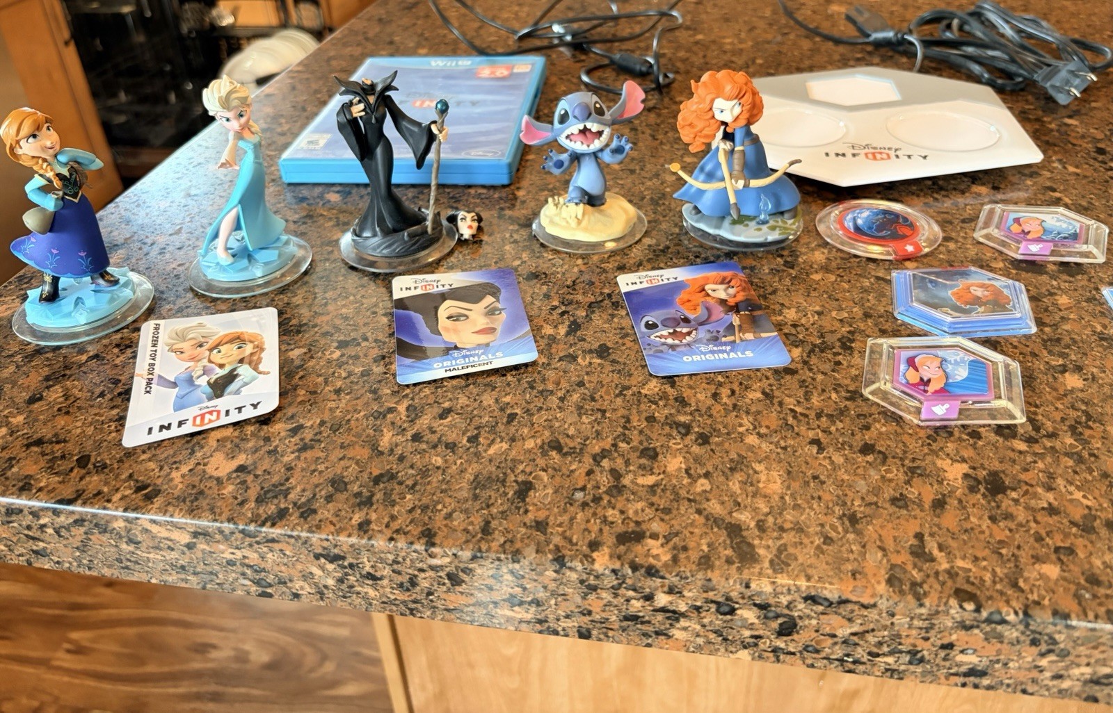 Wii U Disney Infinity 2.0 Bundle Game, Base, Characters