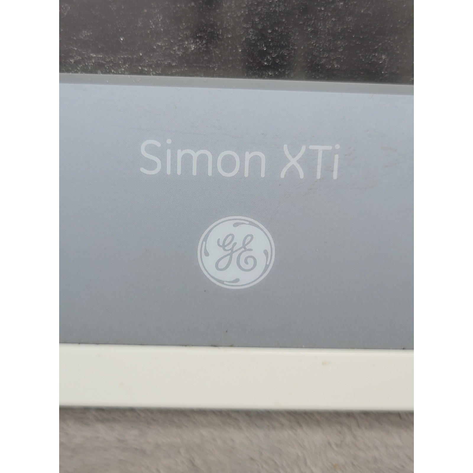 GE Simon XTi Wireless Security Control Panel 600-1054-95R-12 White Touchscreen