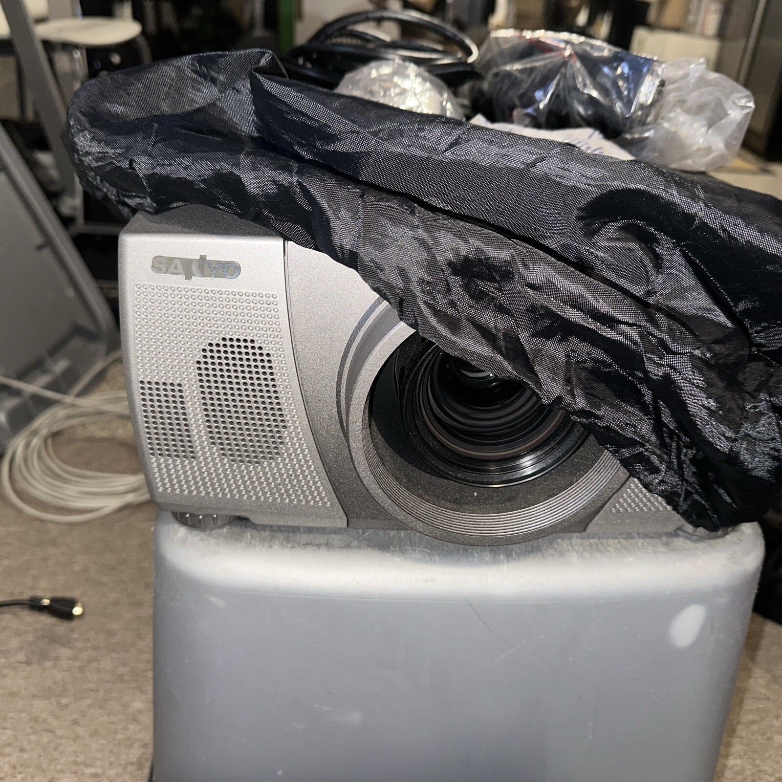 Sanyo PLC-XP30 Large Venue Presentation Projector - PRO xtraX Multimedia -TESTED