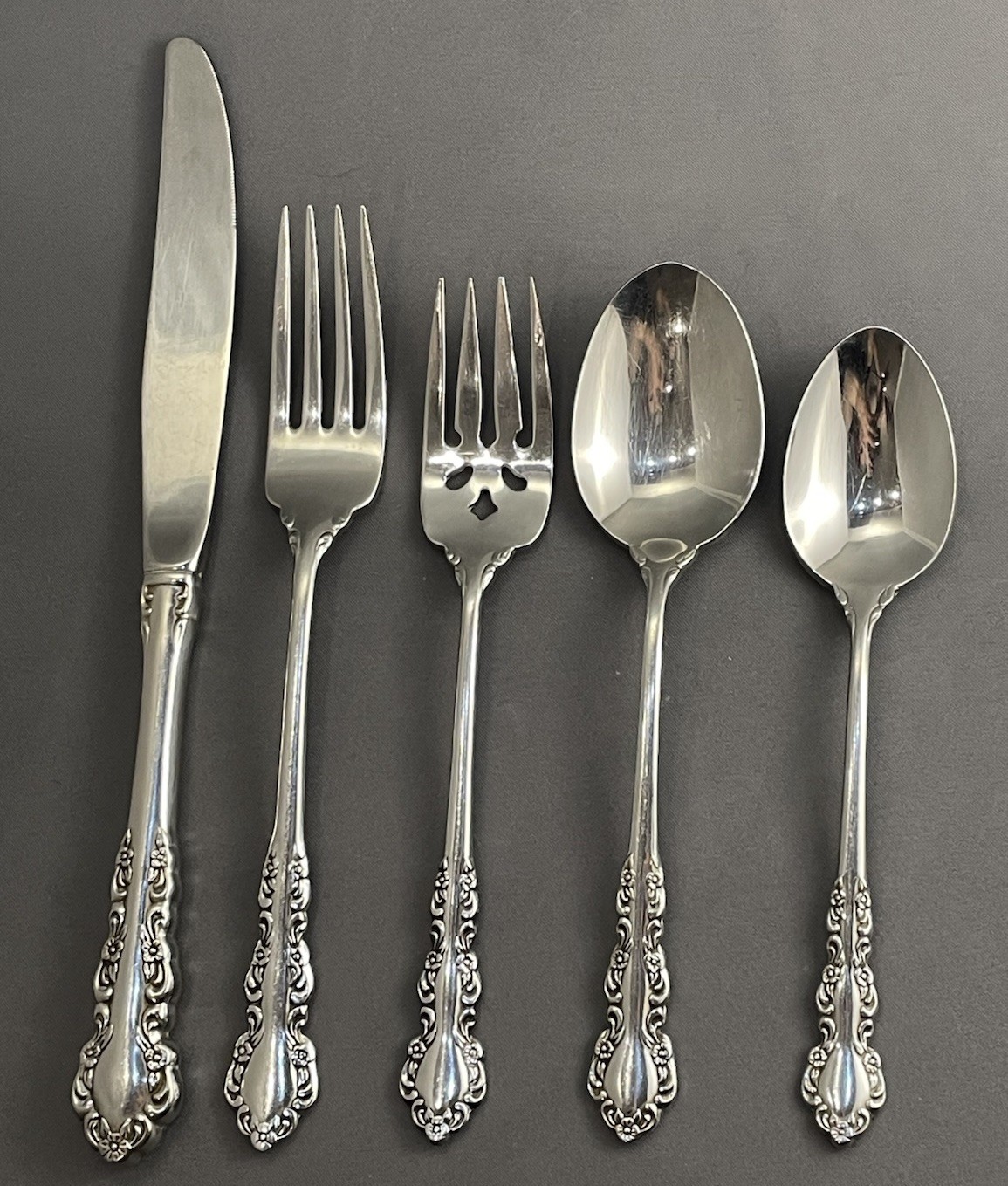 5 Pc Set Oneida Heirloom SHELLEY Stainless Flatware Place Setting Glossy Cube