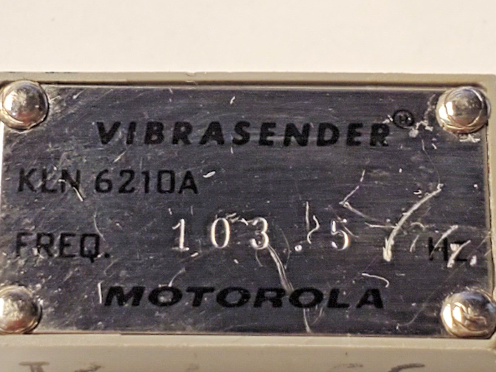Motorola Radio KLN6210A VibraSender Frequency Chip - FREQ 103.5 Hz