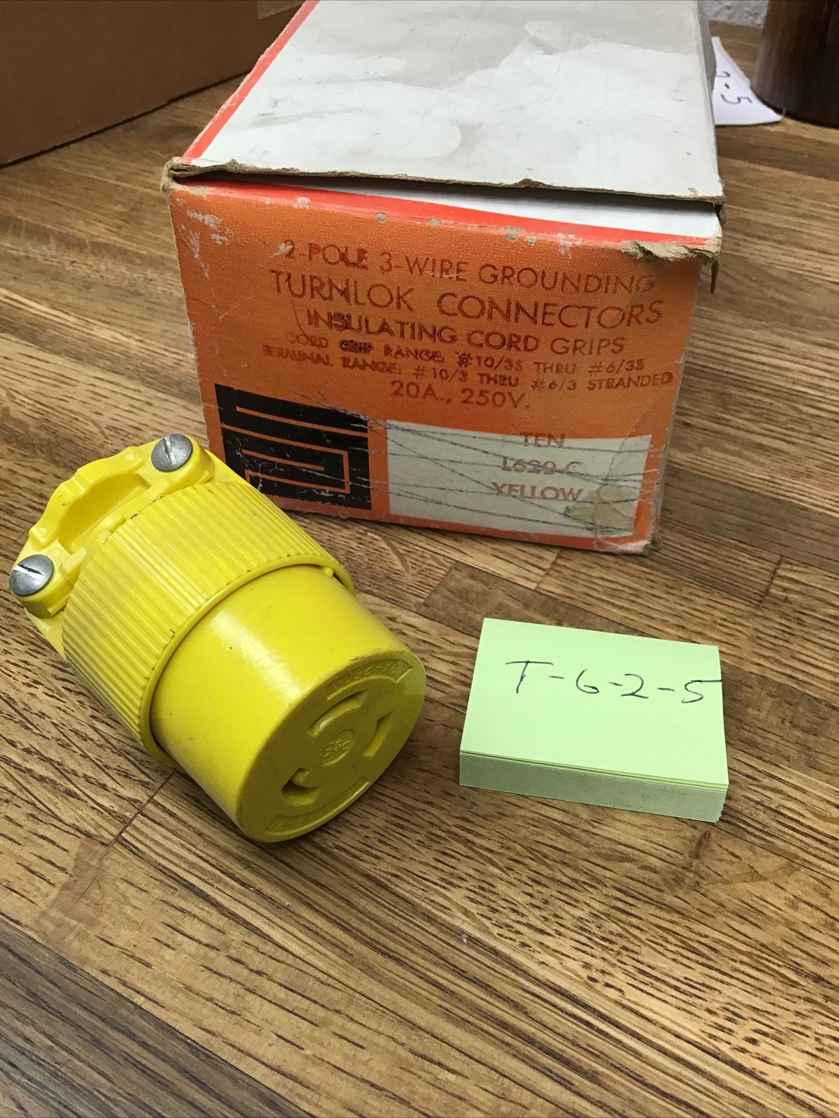 PASS & SEMOUR  L620-C   20 AMP 250 VOLT 2 POLE  3 WIRE  TWIST -LOK CONNECTOR .