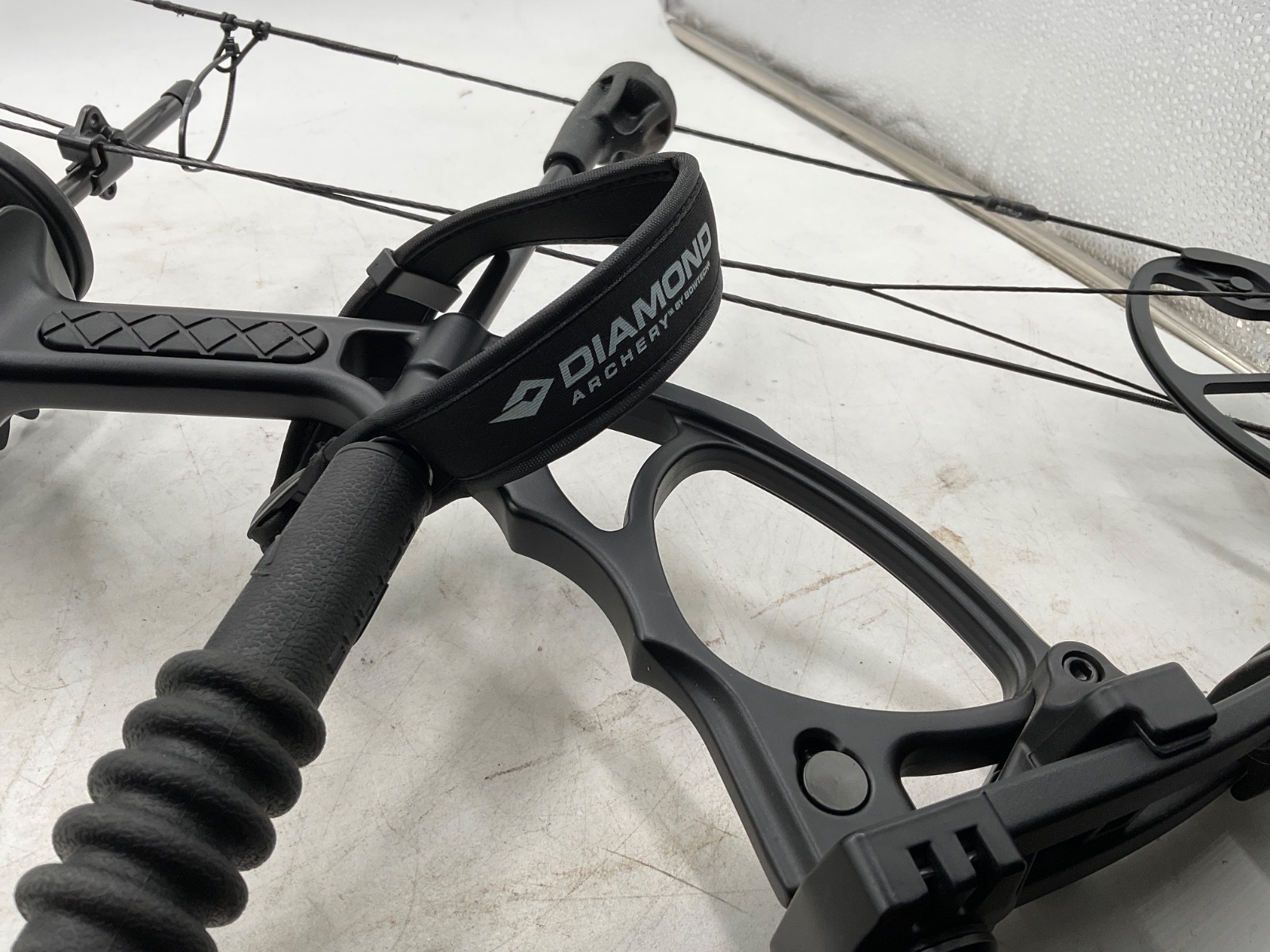 Diamond Bowtech Infinite Edge XT BLACK OPS Compound Bow UPGRADE PKG RH