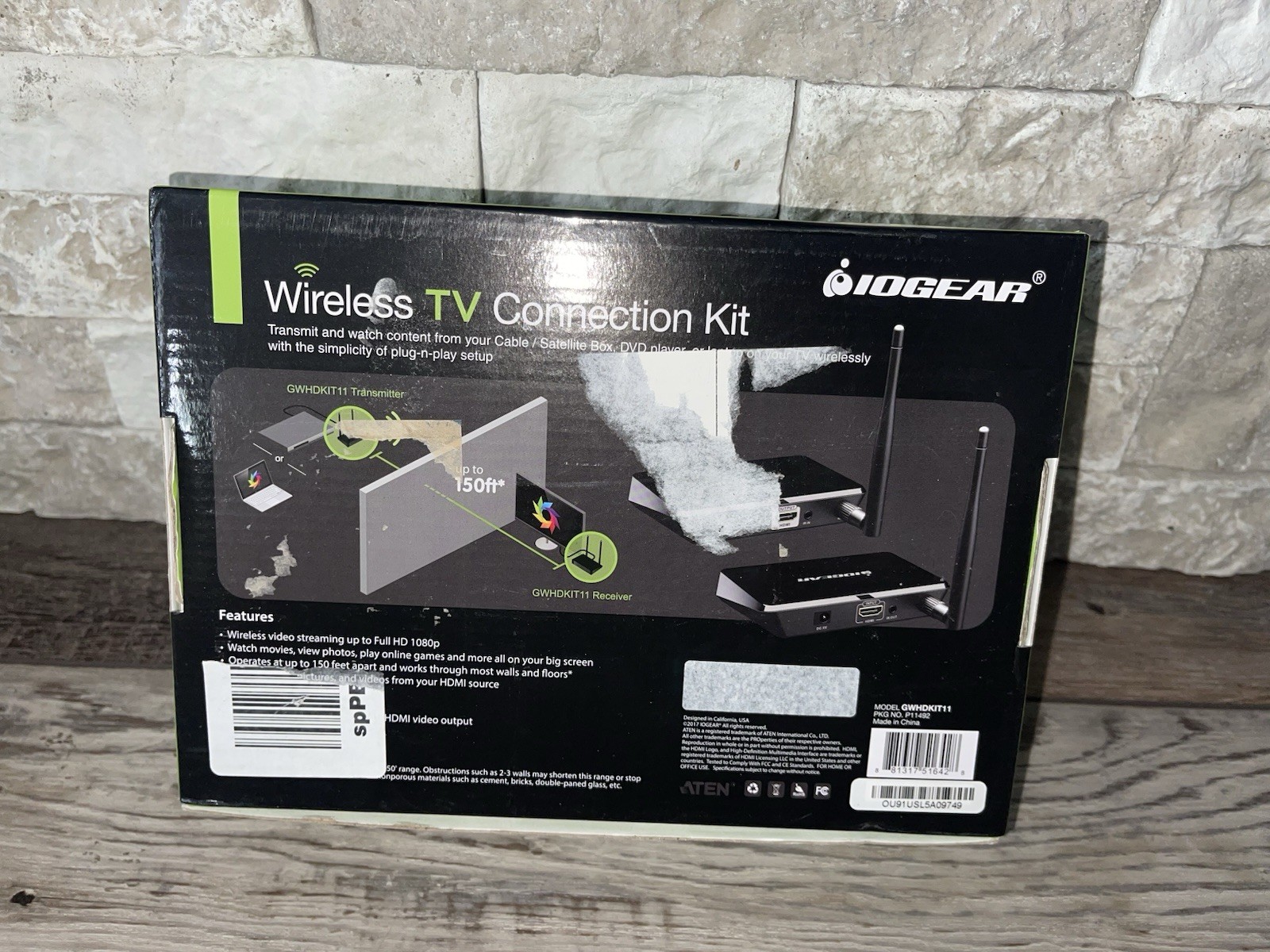 IOGEAR Wireless HDMI TV Connection Kit (Model GWHDKIT11). Good Condition!