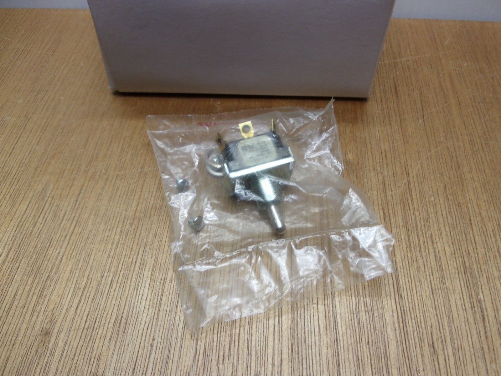 McGill 1121-0007 Toggle Switch On Off (On) Momentary DPDT 6A 125VAC 3A 250VAC