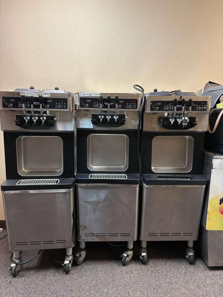 Ice cream and Frozen Yogurt Machine Well Spring SS I - 143S used,