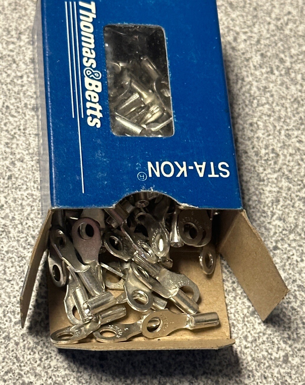 NEW 100 pack Thomas Betts A18-6 Sta-kon Uninsulated Ring Terminal 22-16, #6 bolt