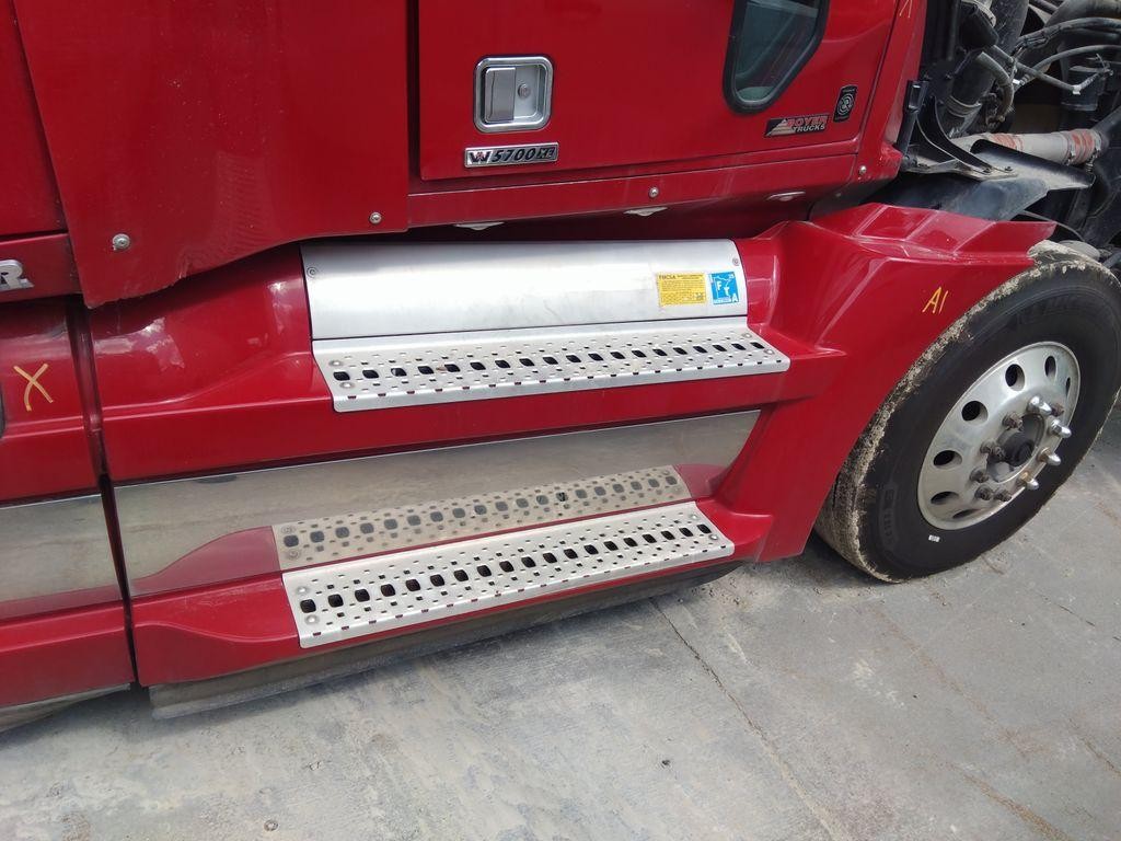 For 2020 WESTERN STAR 5700XE SIDE FAIRING Right ,  MN