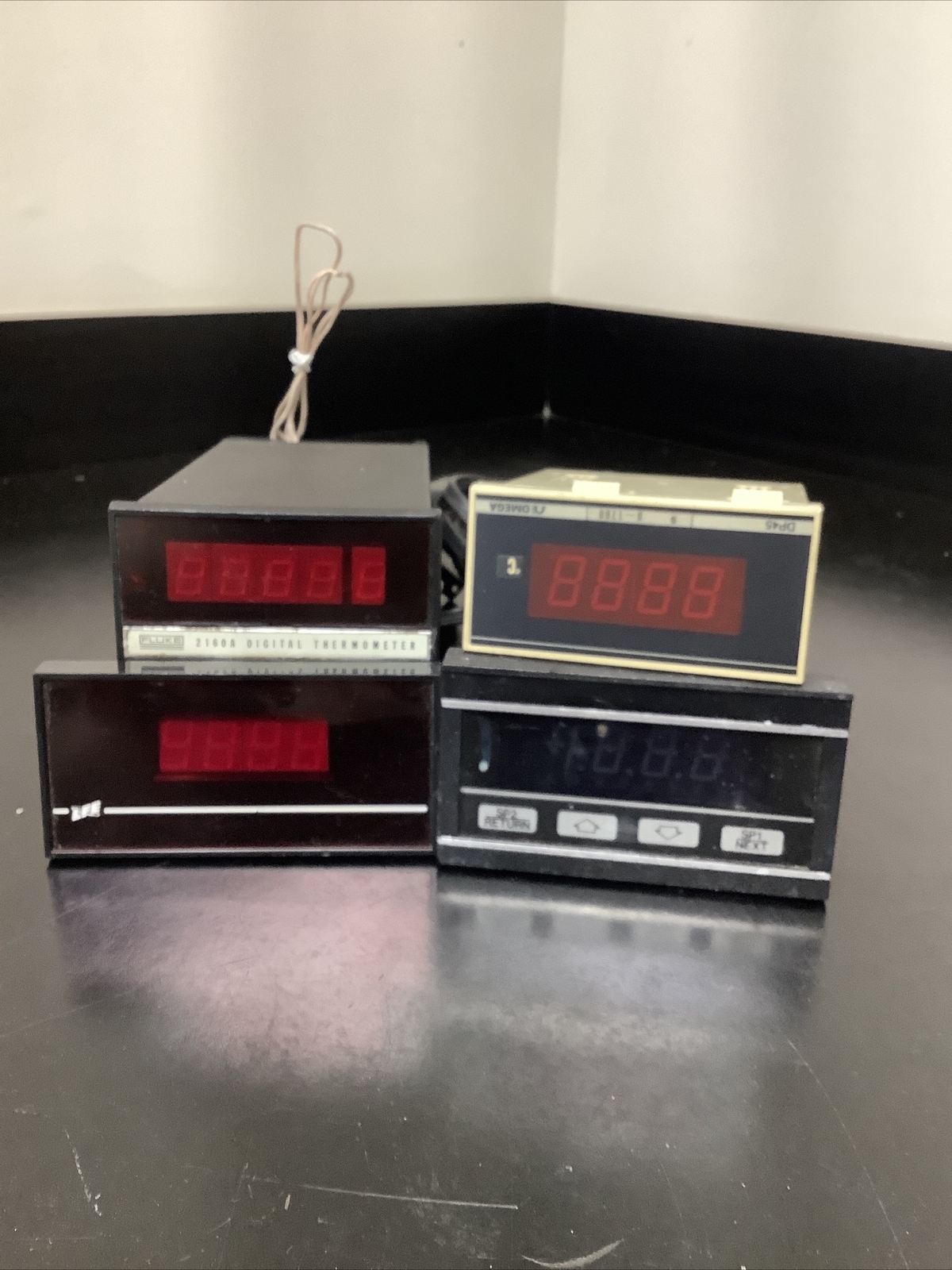 Lot Of 4 Digital Thermometers ISL, Omega, LFE And Fluke