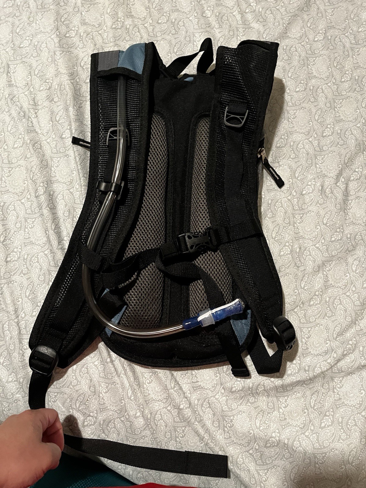 Cabela’s Hydration Backpack w Water Bladder Blue Gray Hiking Running Cycling