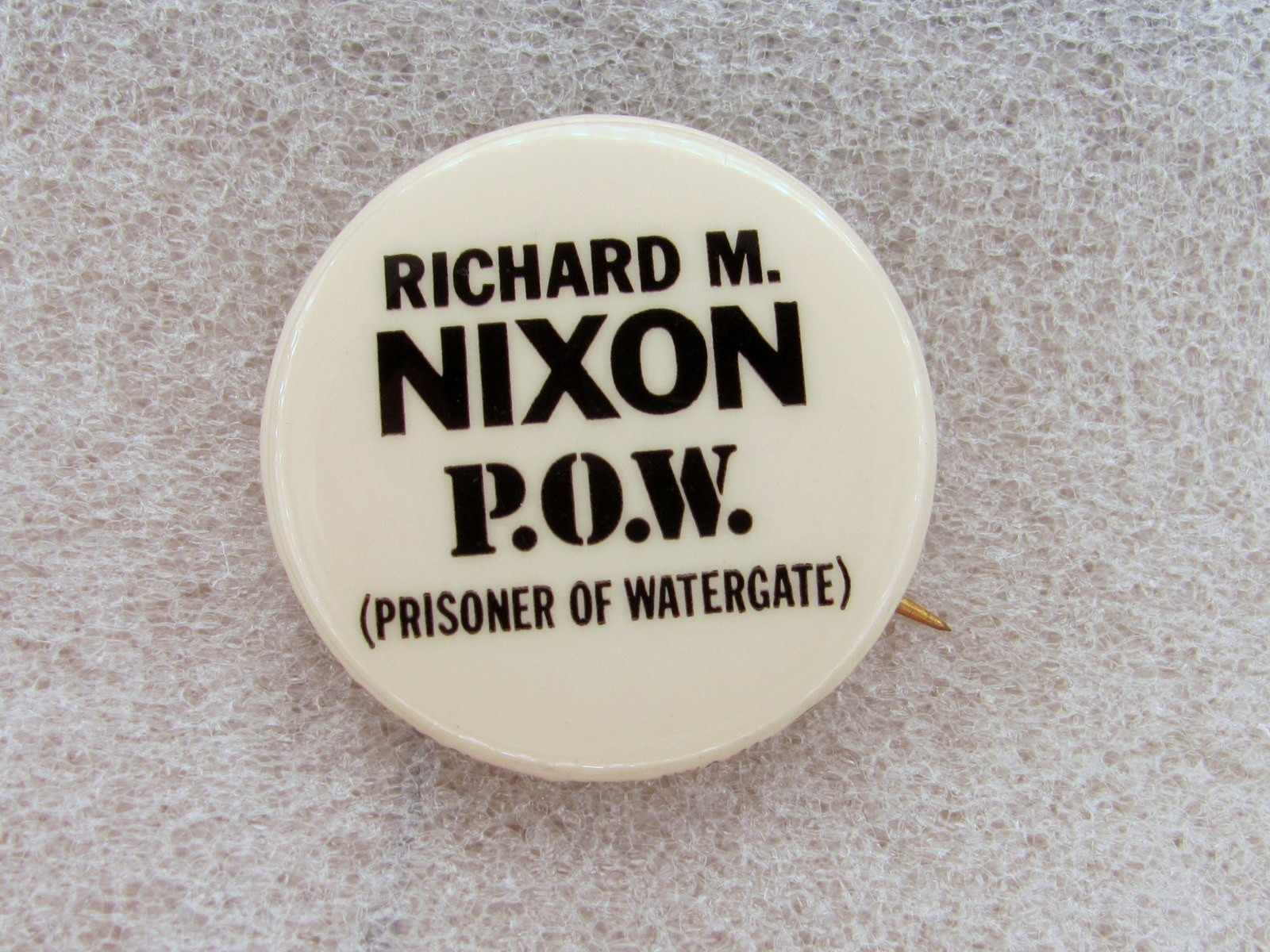 1974 Anti President Nixon 1 1/2" Pinback Button P.O.W. Prisoner of Watergate