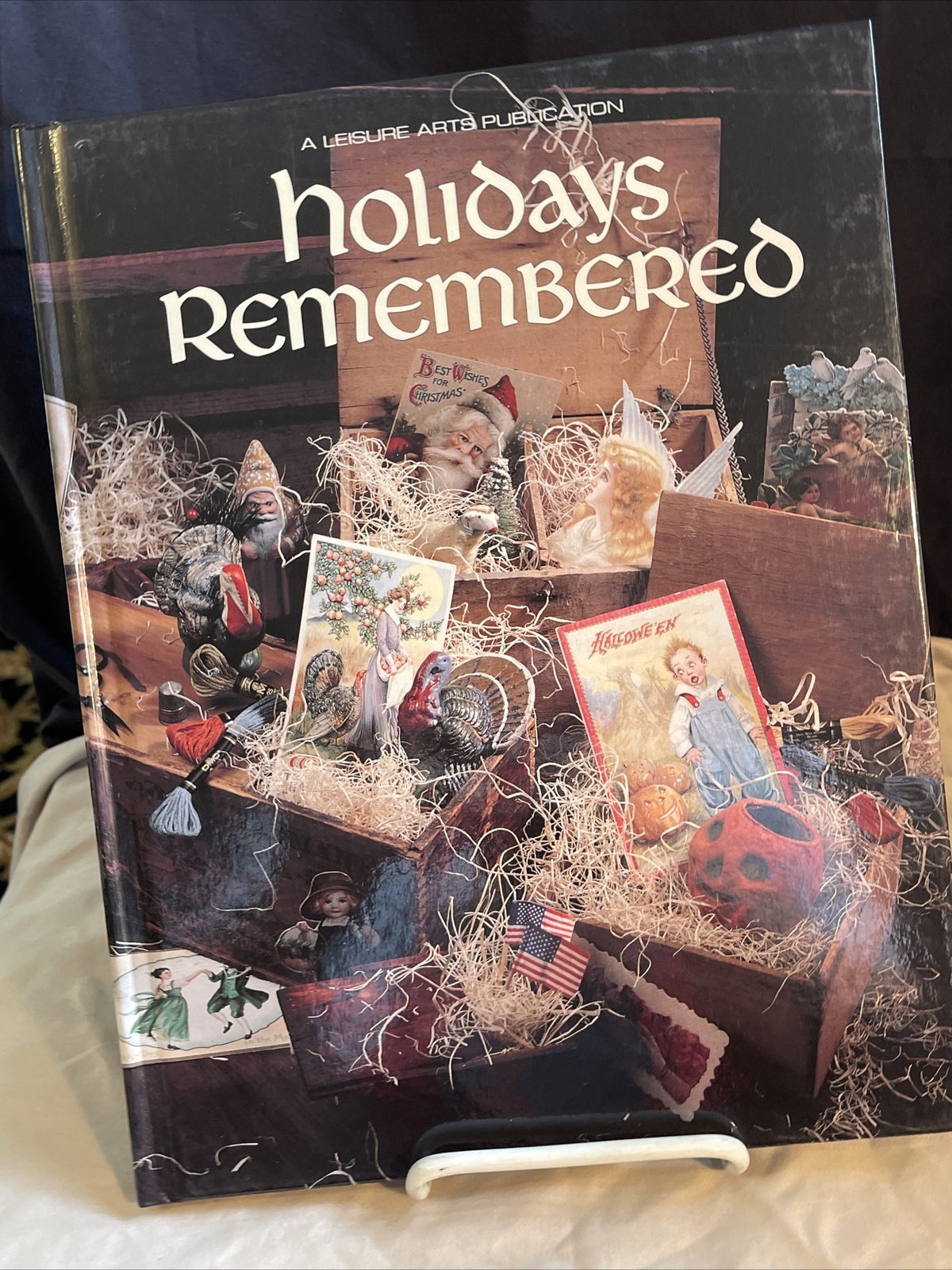 Hard Covered Book - "Holidays Remembered" - Leisure Arts BRAND NEW