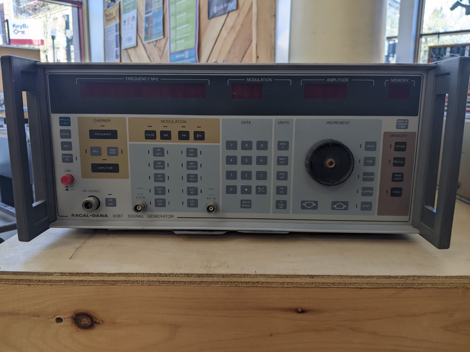 Racal Dana 9087 Synthesized Signal Generator