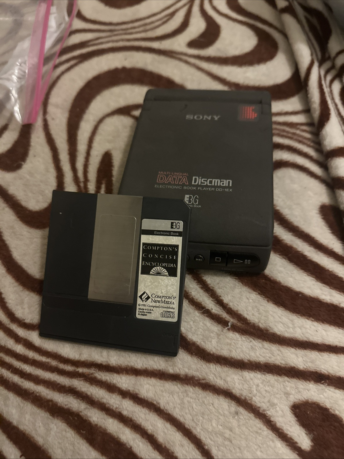 Sony Multi-Lingual DATA Discman Electronic Book Player DD-1EX Box Set AS IS Vint