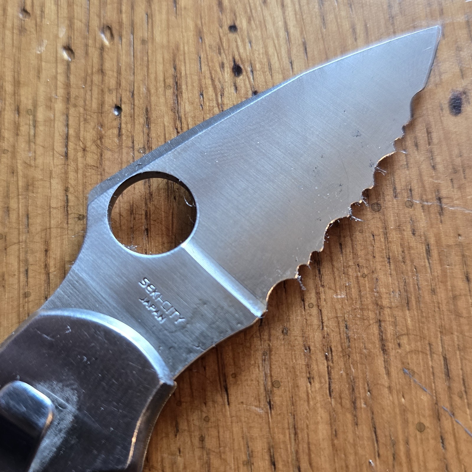 SPYDERCO DRAGONFLY LOCKBACK KNIFE SS HANDLE SERRATED SPYDEREDGE ATS-55 BLADE SS