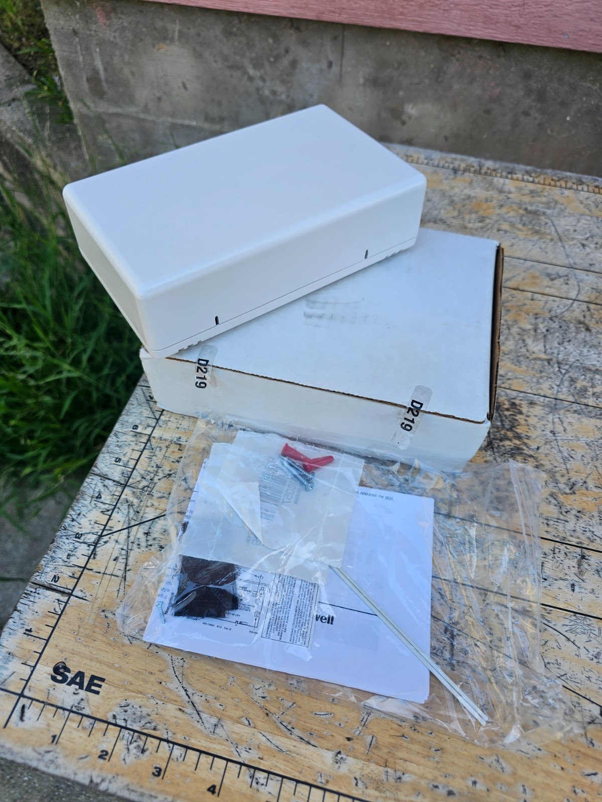 Honeywell ADEMCO 5800RP Wireless Repeater With Battery - Brand New