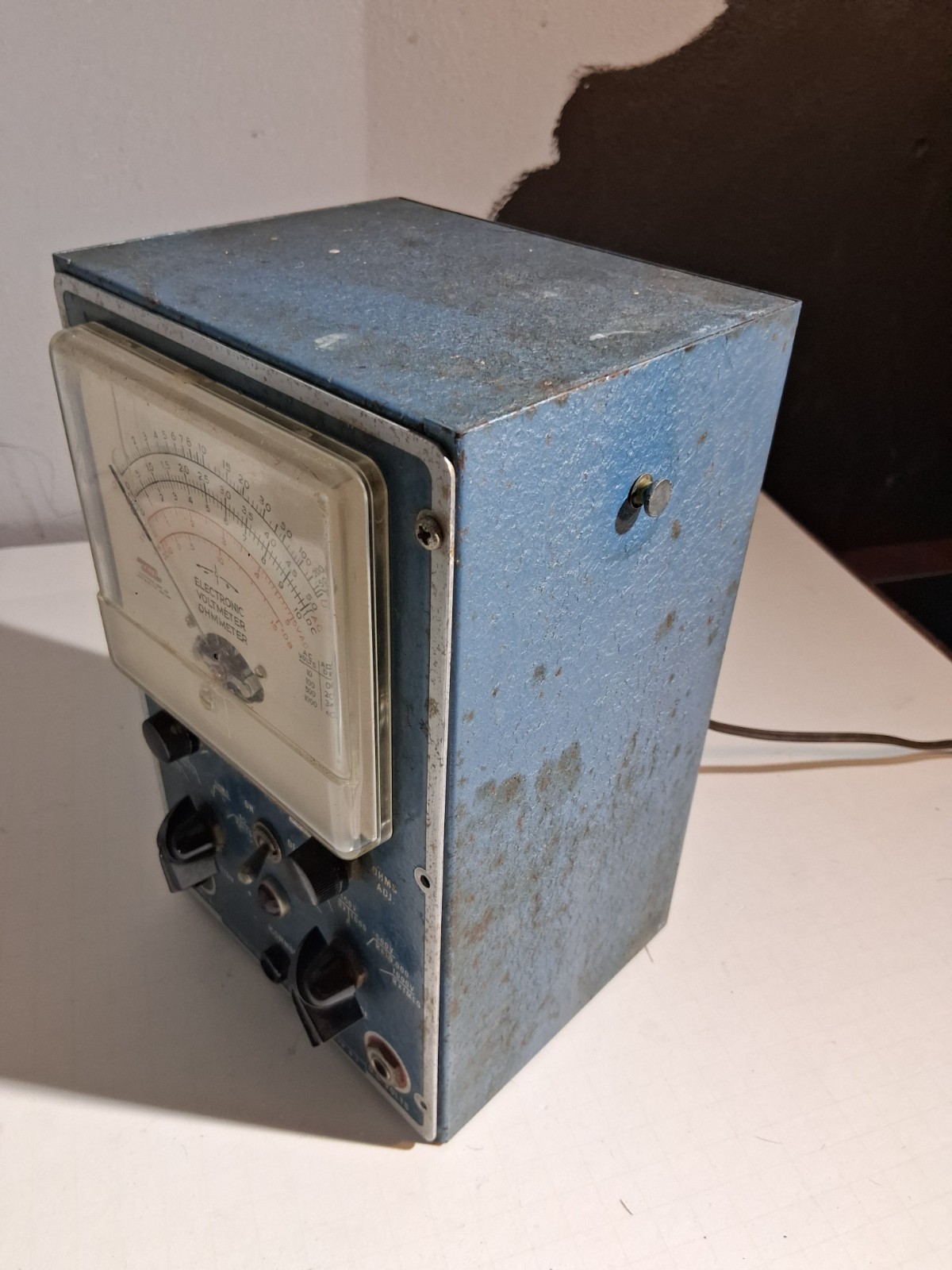 Vintage EICO Model 221 Voltmeter Ohmeter Powers On Untested Vacuum Tube VOM