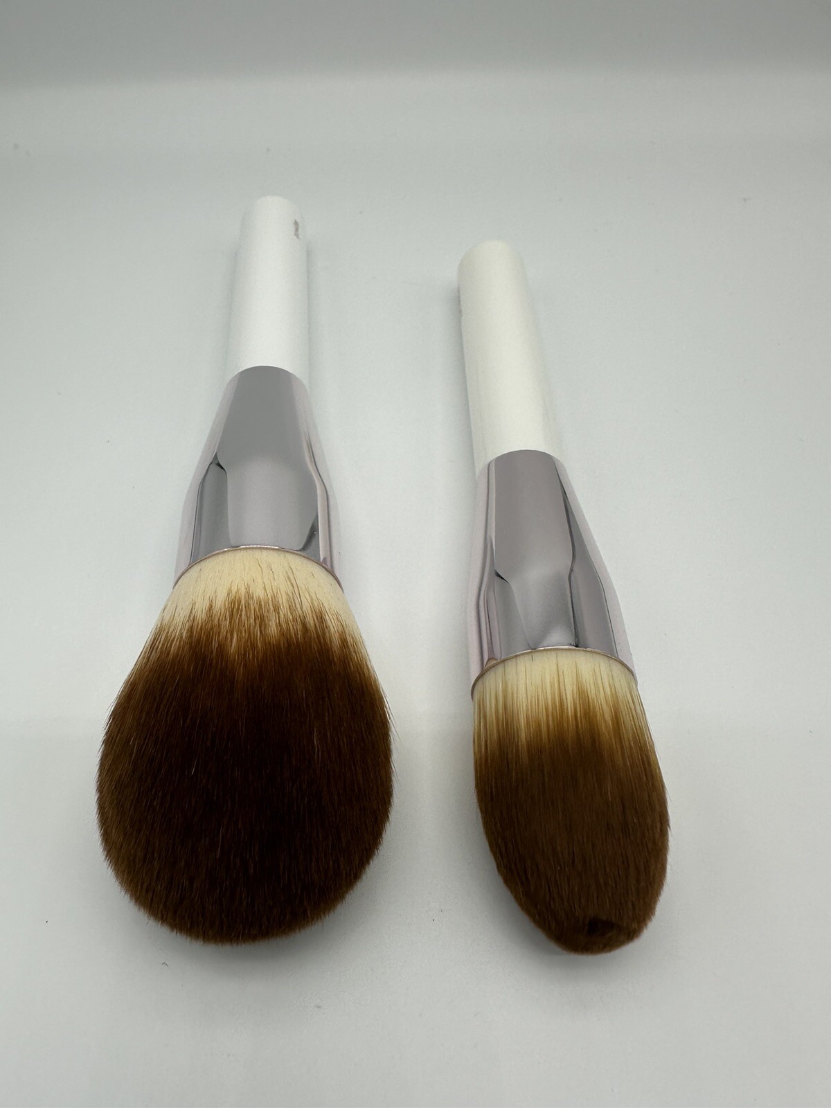 Set of 2 brushes, La Mer Powder and Foundation Brushes
