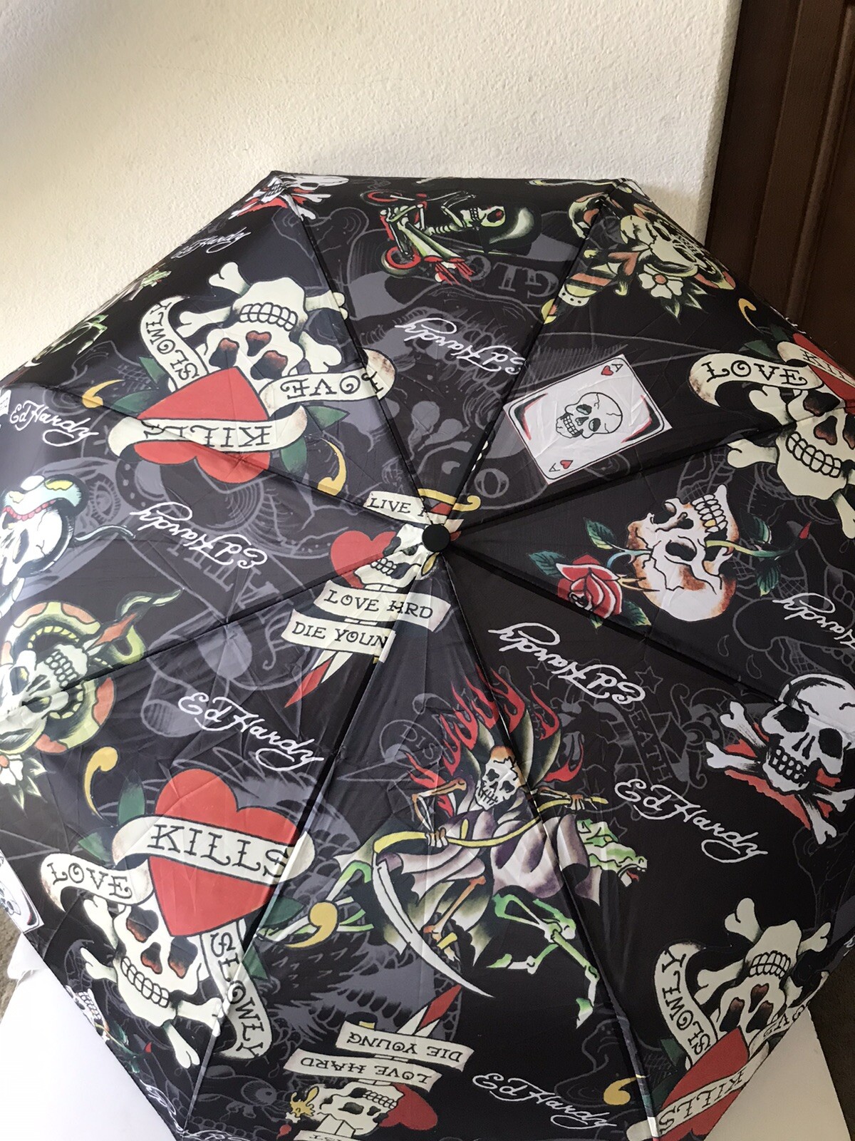 ED HARDY BLACK/MULTICOLOR LOVE KILLS SLOWLY/ MATCHING COVER AUTO OPEN UMBRELLA